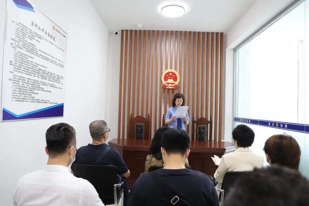 凤凰网论坛，网络时代的思想碰撞场